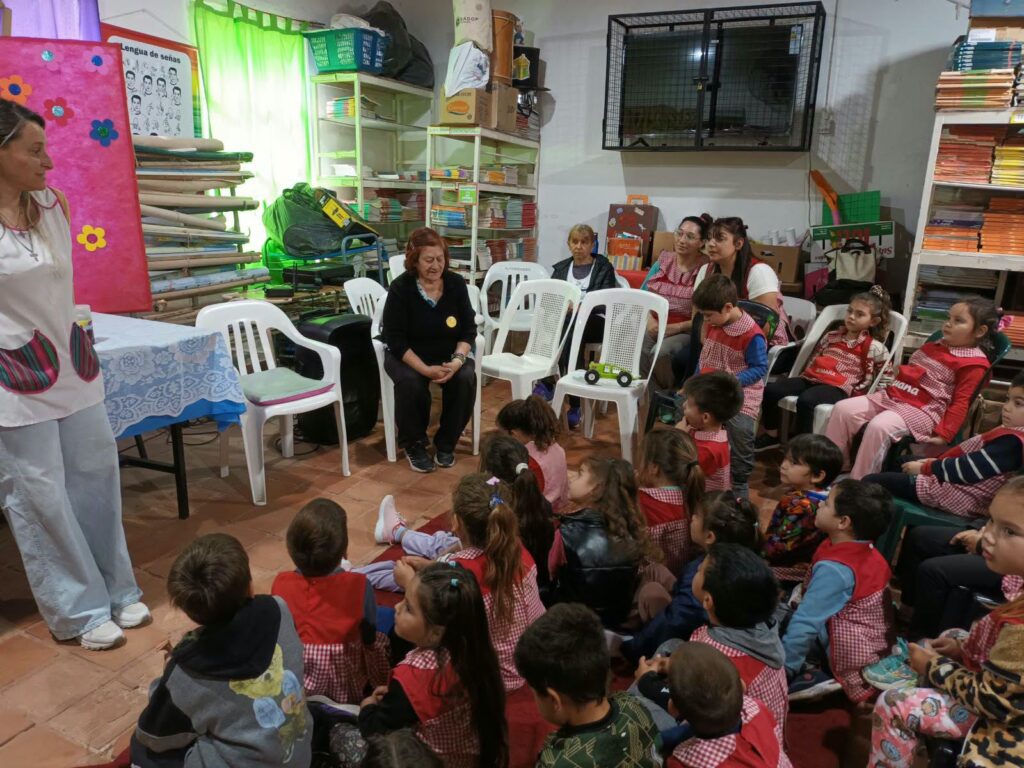Hermosa experiencia del Club de Narradores en la Escuela NINA NEP N°15 Fray Justo Santa María de Oro